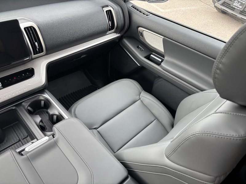 Ford Expedition Max Vehicle Full-screen Gallery Image 17