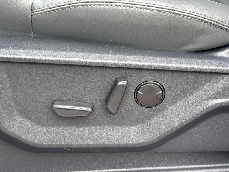 Ford Expedition Max Vehicle Full-screen Gallery Image 18