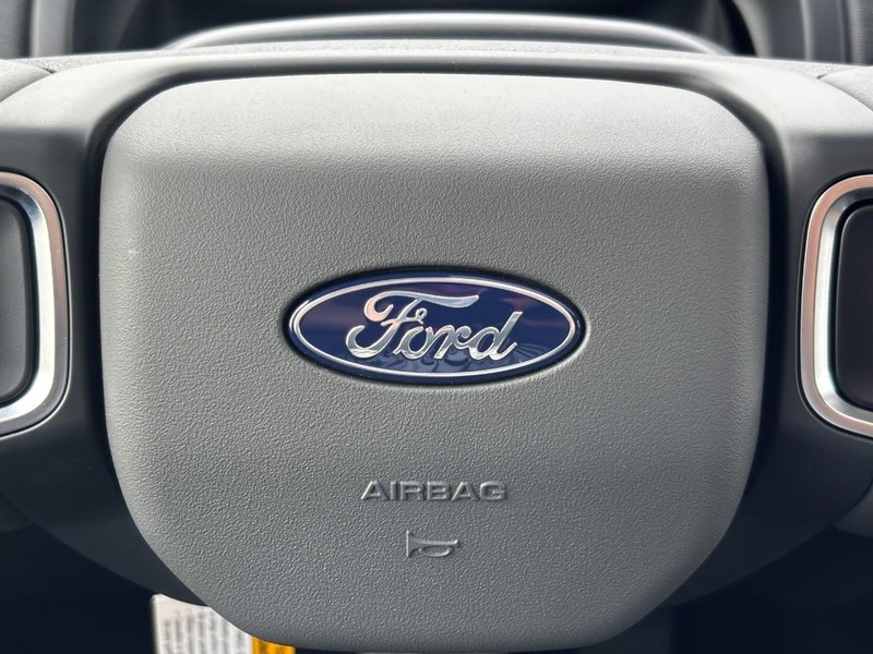 Ford Expedition Max Vehicle Full-screen Gallery Image 22