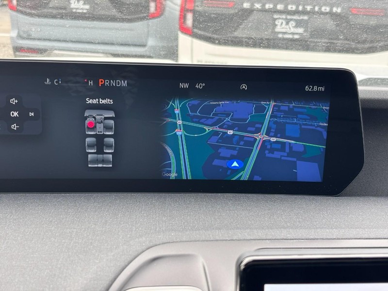 Ford Expedition Max Vehicle Full-screen Gallery Image 25