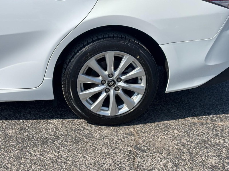 Toyota Camry Vehicle Image 11