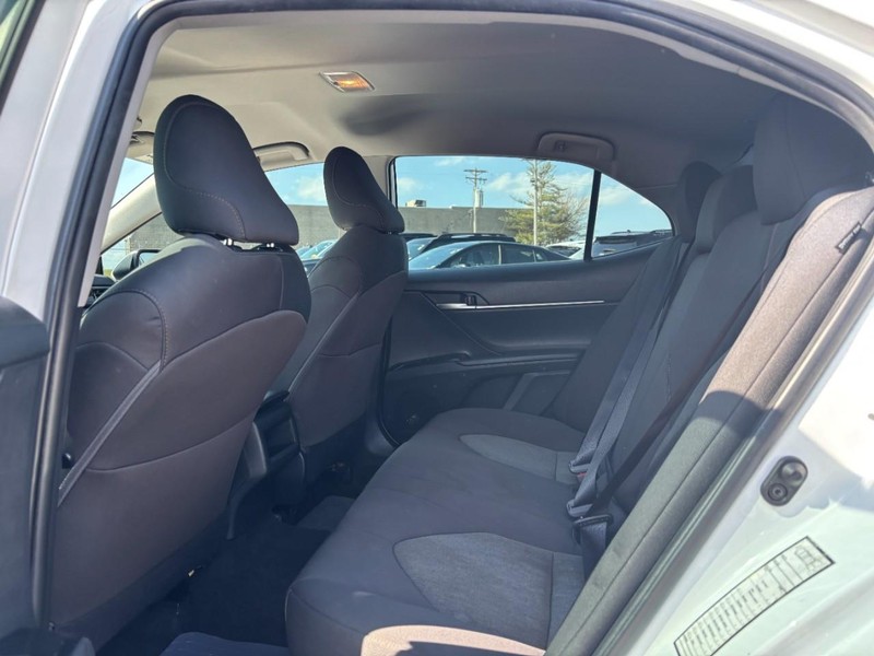 Toyota Camry Vehicle Image 12