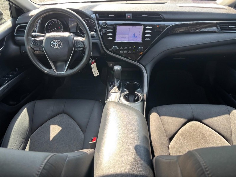 Toyota Camry Vehicle Image 14