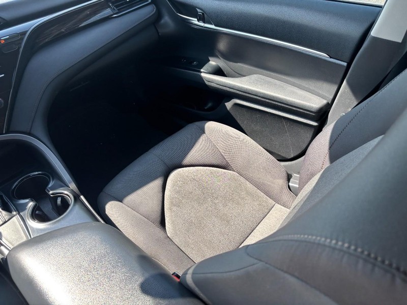 Toyota Camry Vehicle Image 15