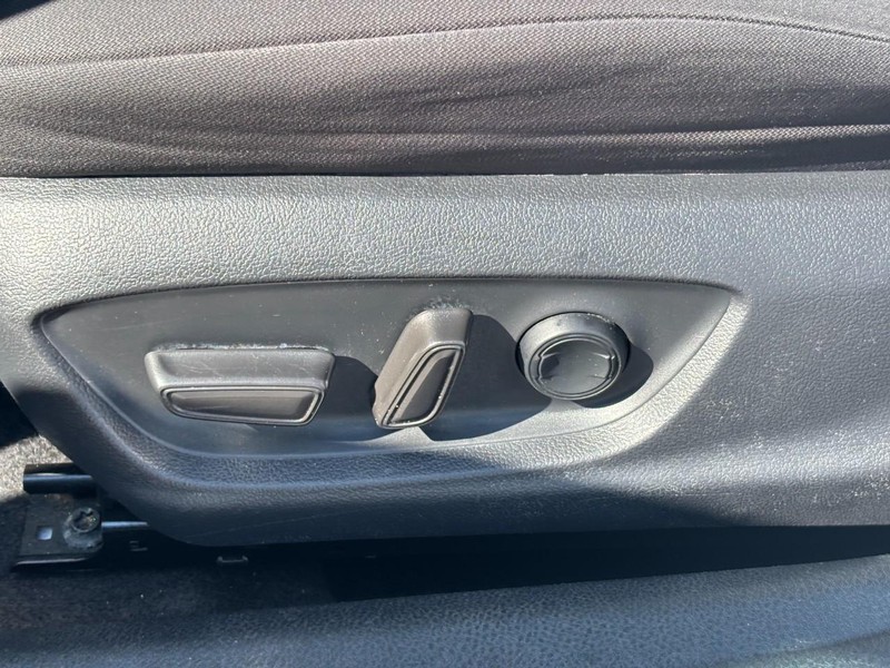 Toyota Camry Vehicle Image 16