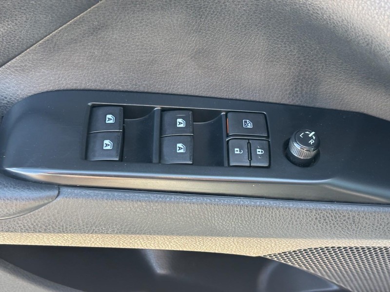 Toyota Camry Vehicle Image 17
