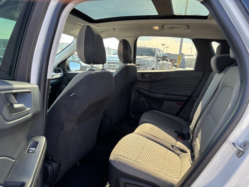 Ford Escape Vehicle Full-screen Gallery Image 12