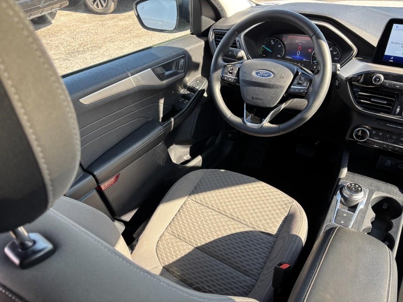 Ford Escape Vehicle Full-screen Gallery Image 13