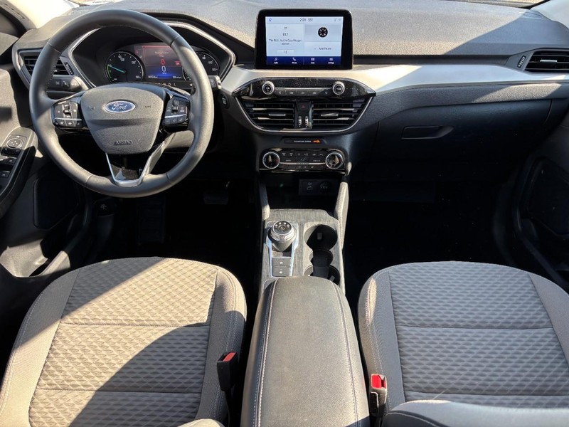 Ford Escape Vehicle Full-screen Gallery Image 14