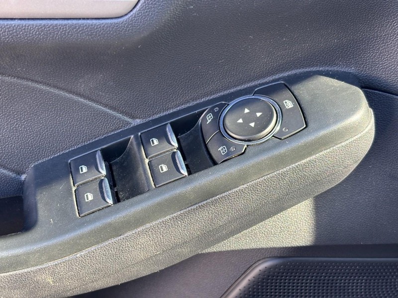 Ford Escape Vehicle Full-screen Gallery Image 17