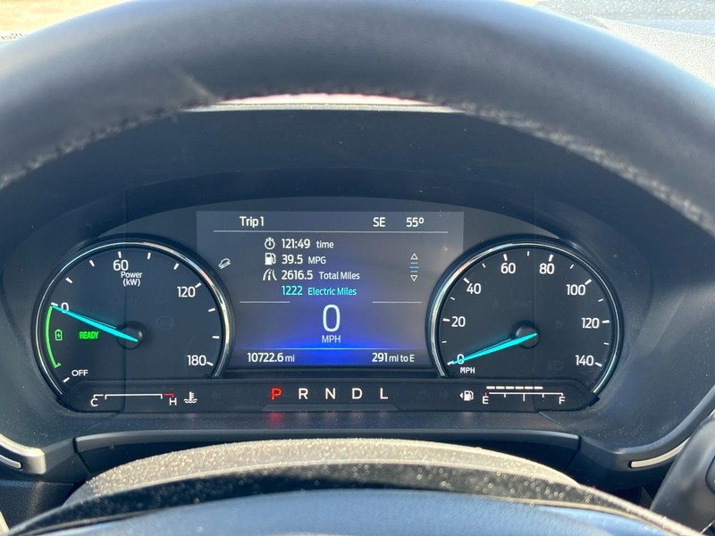 Ford Escape Vehicle Full-screen Gallery Image 22