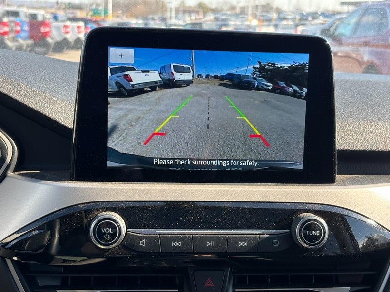 Ford Escape Vehicle Full-screen Gallery Image 24