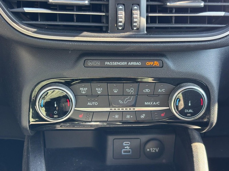 Ford Escape Vehicle Full-screen Gallery Image 25