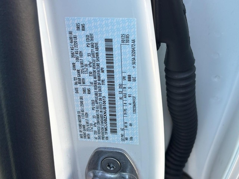 Ford Escape Vehicle Full-screen Gallery Image 26