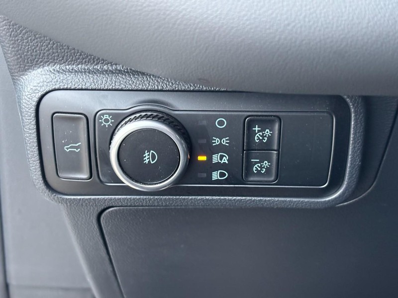 Ford Explorer Vehicle Full-screen Gallery Image 18