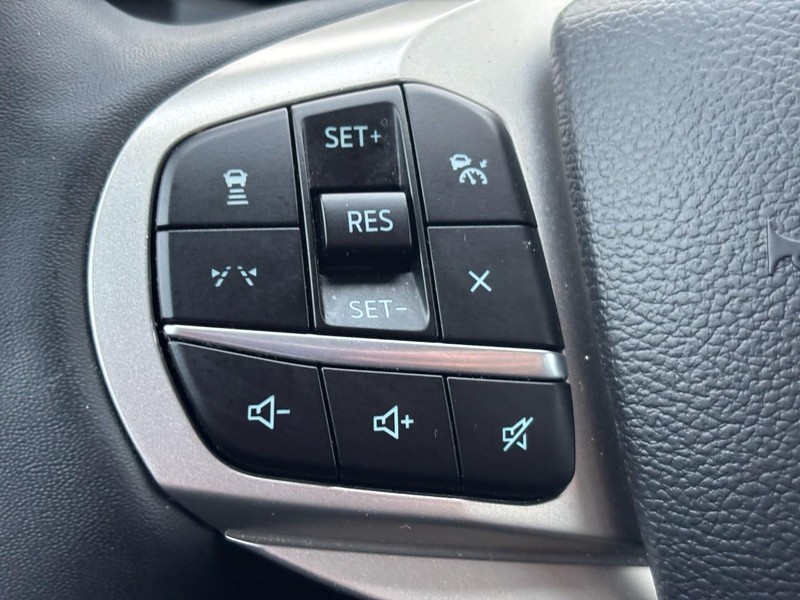 Ford Explorer Vehicle Full-screen Gallery Image 19