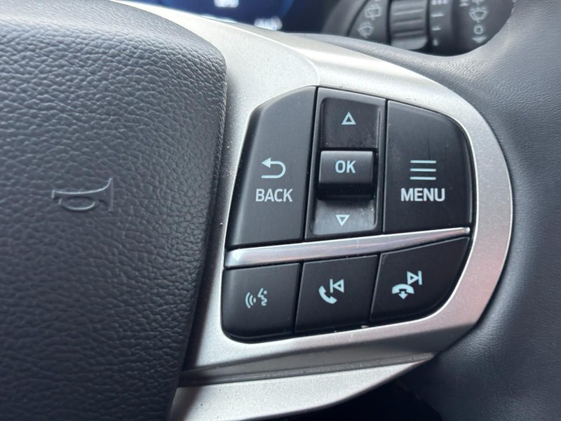 Ford Explorer Vehicle Full-screen Gallery Image 21