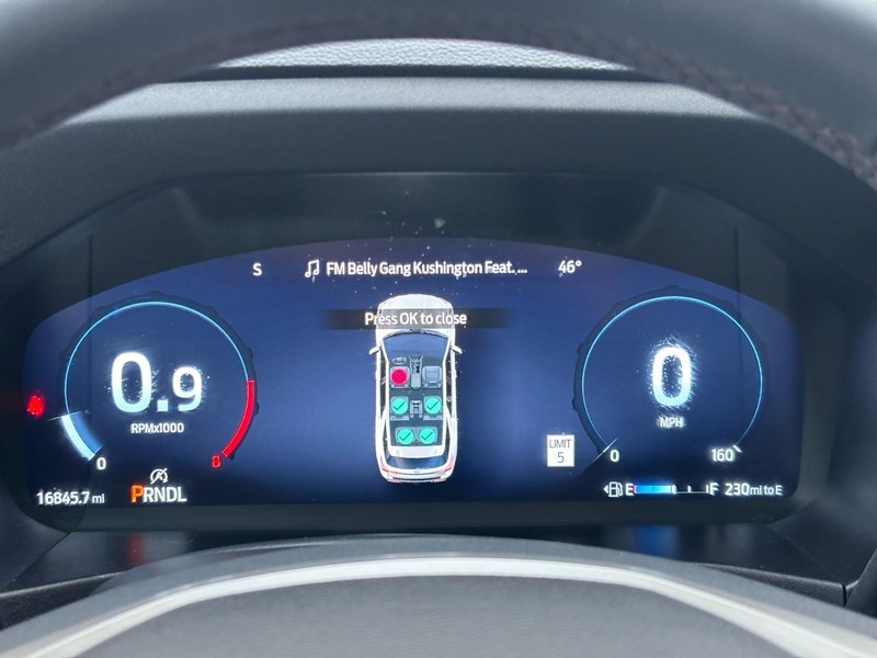 Ford Explorer Vehicle Full-screen Gallery Image 22