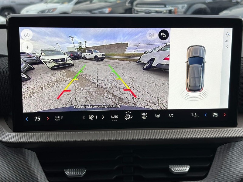 Ford Explorer Vehicle Full-screen Gallery Image 24