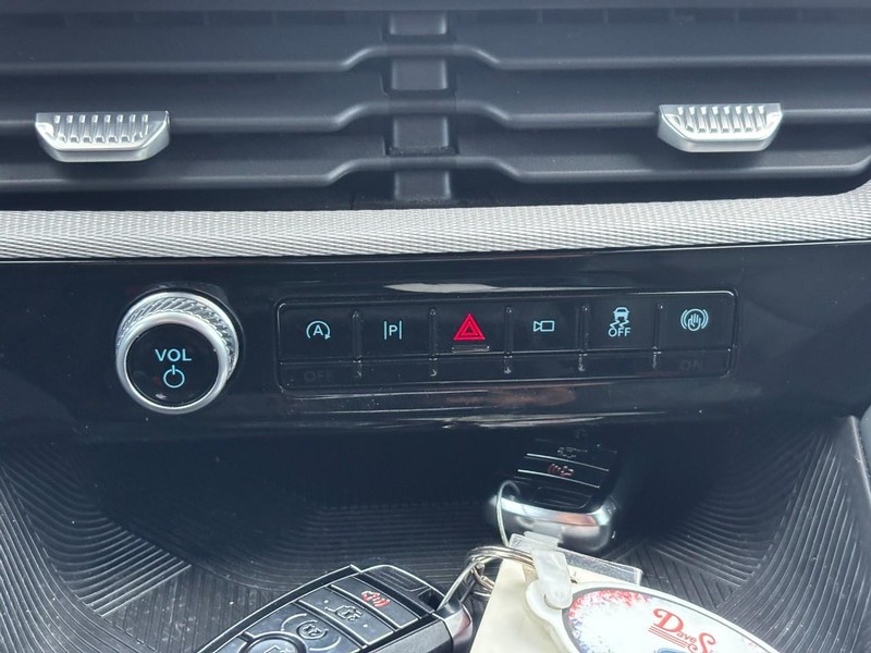 Ford Explorer Vehicle Full-screen Gallery Image 25