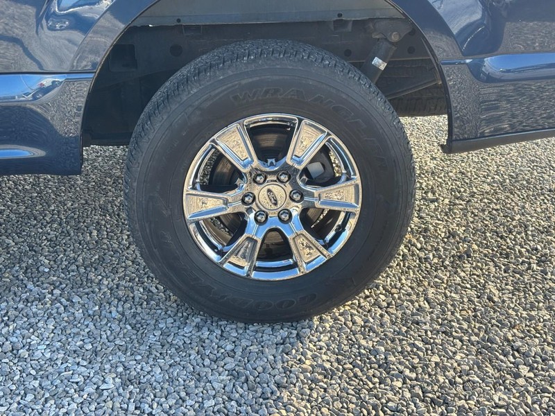 Ford F-150 Vehicle Full-screen Gallery Image 11