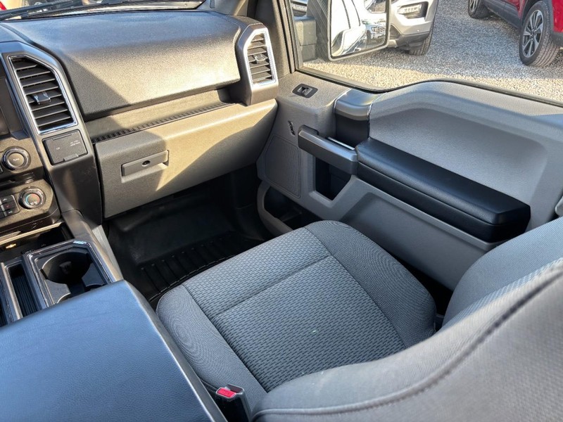 Ford F-150 Vehicle Full-screen Gallery Image 15