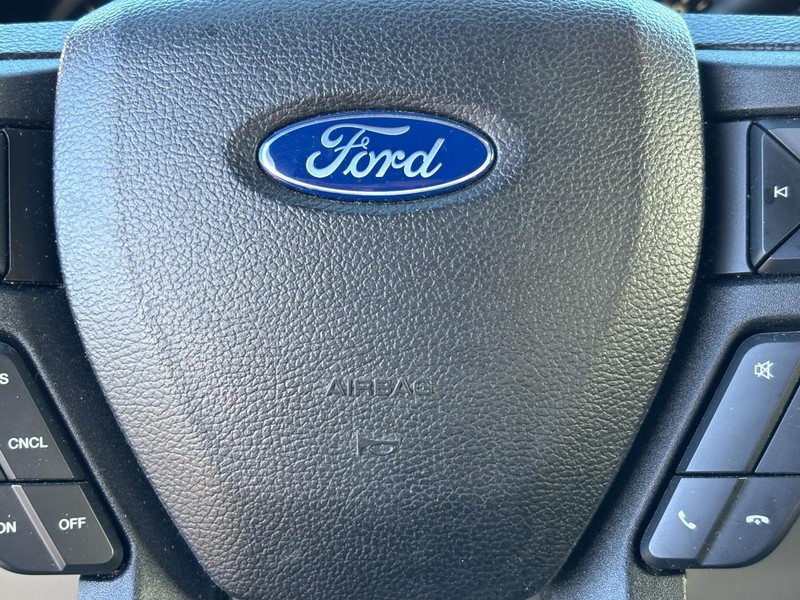 Ford F-150 Vehicle Full-screen Gallery Image 19