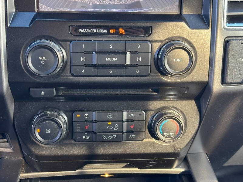 Ford F-150 Vehicle Full-screen Gallery Image 24