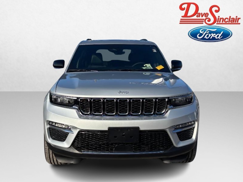 Jeep Grand Cherokee Vehicle Full-screen Gallery Image 02