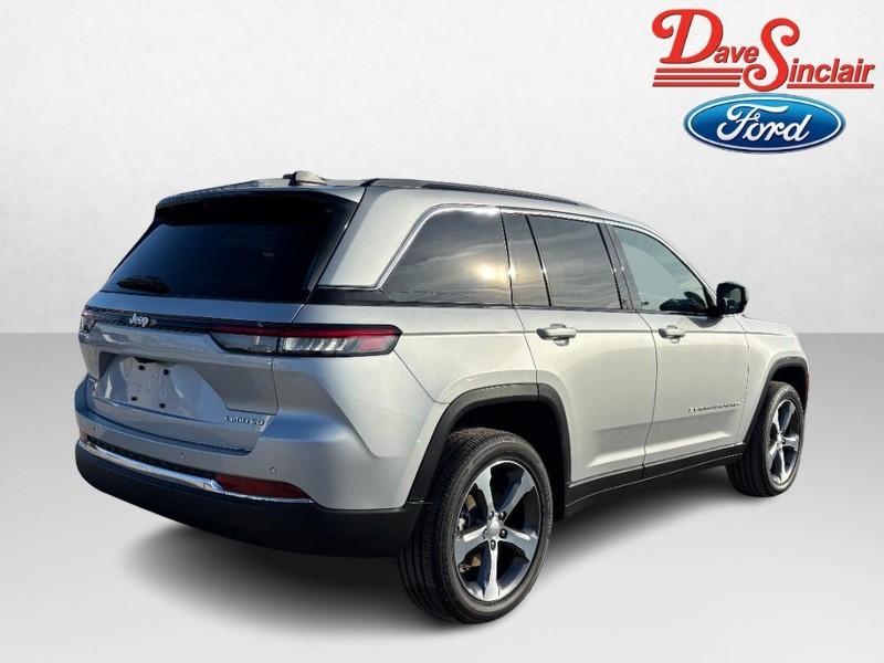 Jeep Grand Cherokee Vehicle Full-screen Gallery Image 07