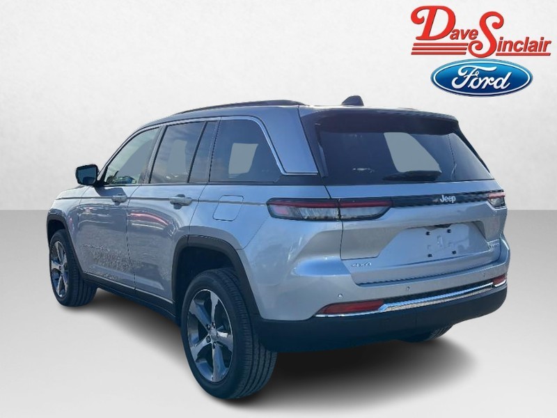 Jeep Grand Cherokee Vehicle Full-screen Gallery Image 09