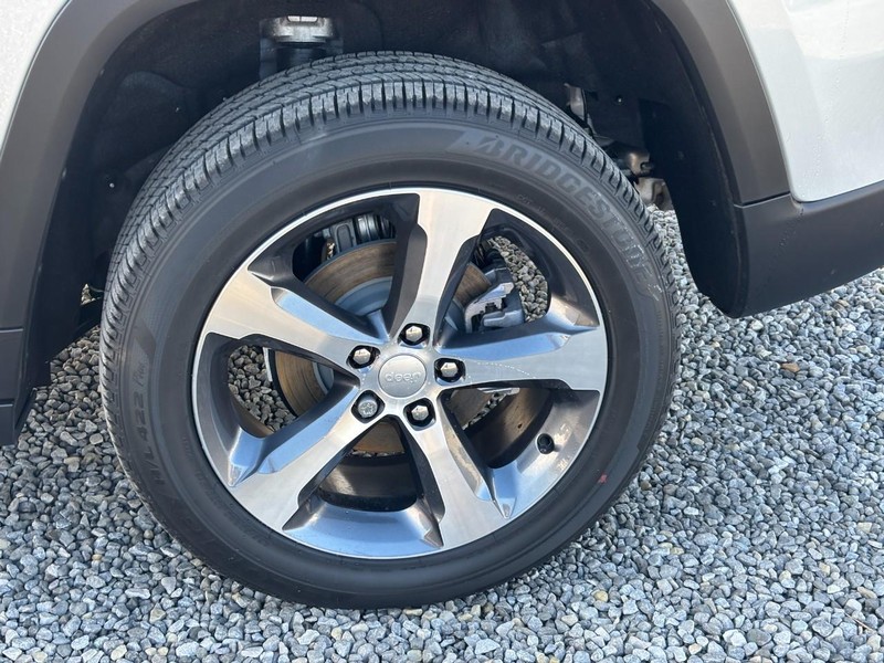 Jeep Grand Cherokee Vehicle Full-screen Gallery Image 11