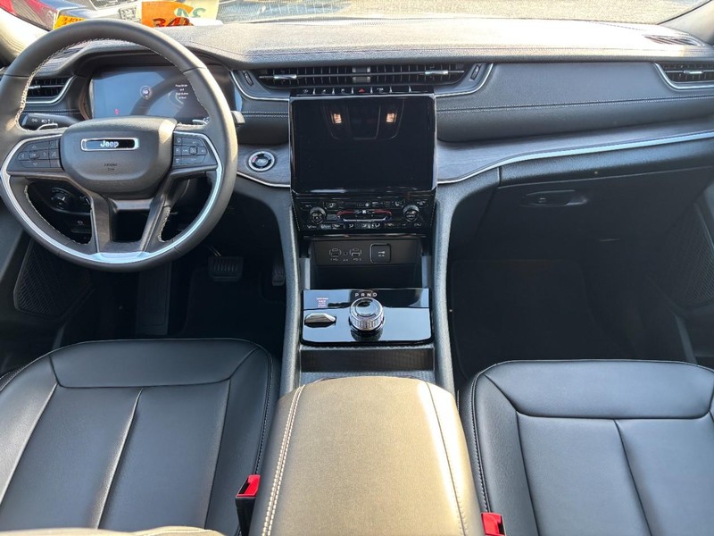 Jeep Grand Cherokee Vehicle Full-screen Gallery Image 14