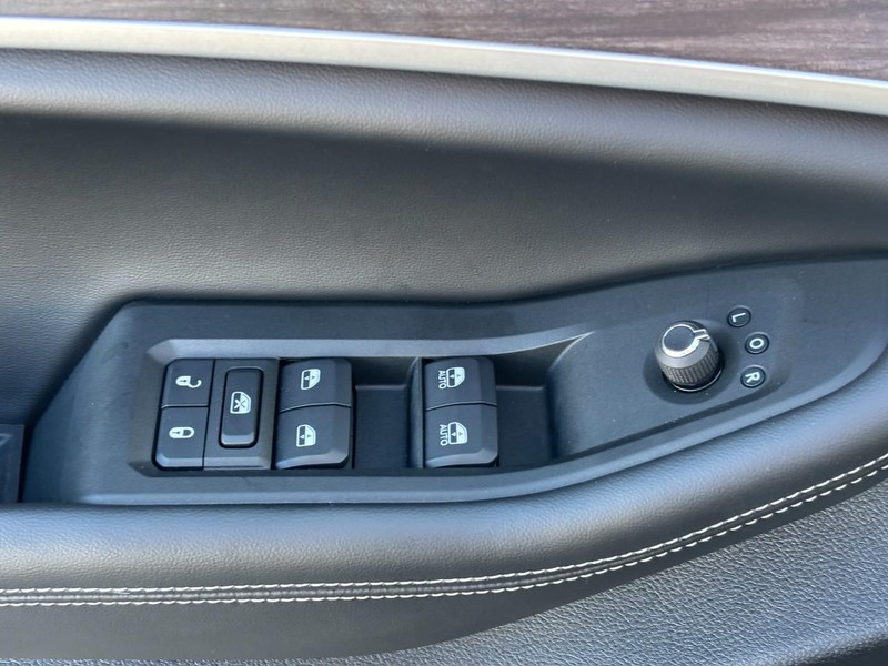 Jeep Grand Cherokee Vehicle Full-screen Gallery Image 16