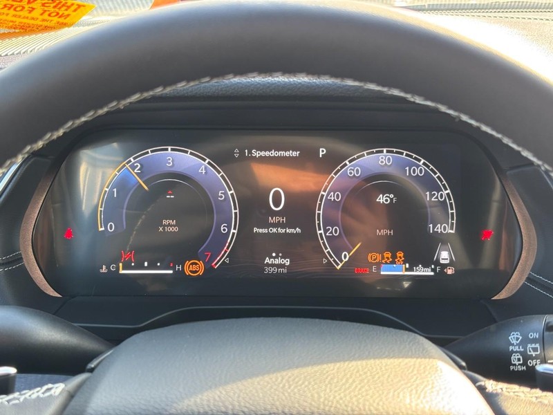 Jeep Grand Cherokee Vehicle Full-screen Gallery Image 21