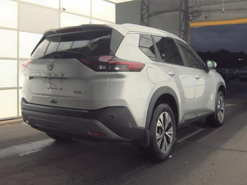 Nissan Rogue Vehicle Full-screen Gallery Image 02