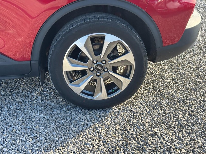 Ford Escape Vehicle Full-screen Gallery Image 11