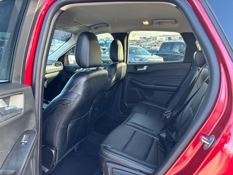 Ford Escape Vehicle Full-screen Gallery Image 12