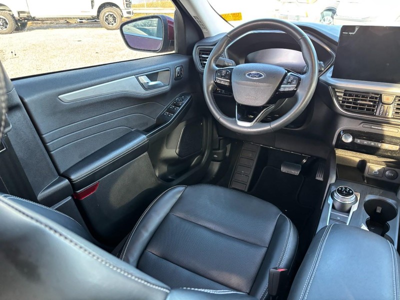 Ford Escape Vehicle Full-screen Gallery Image 13