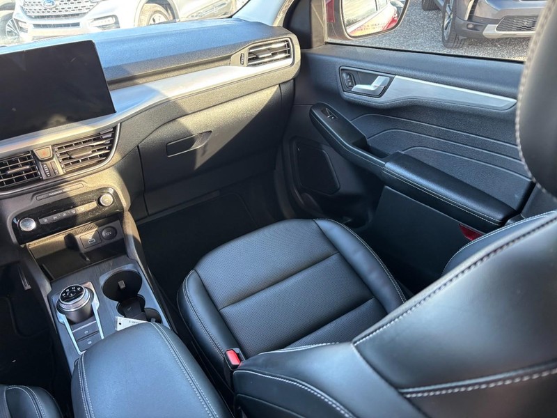 Ford Escape Vehicle Full-screen Gallery Image 15