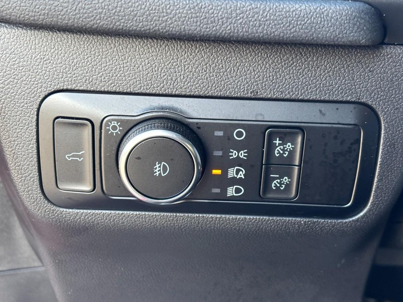 Ford Escape Vehicle Full-screen Gallery Image 17