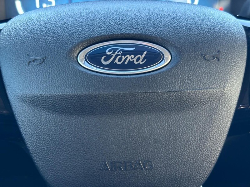 Ford Escape Vehicle Full-screen Gallery Image 19