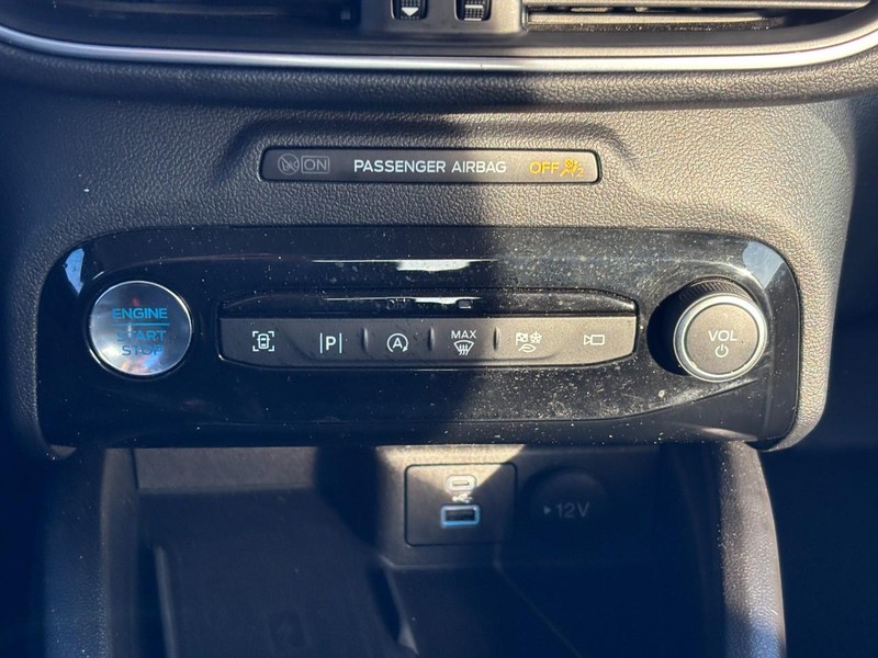 Ford Escape Vehicle Full-screen Gallery Image 24