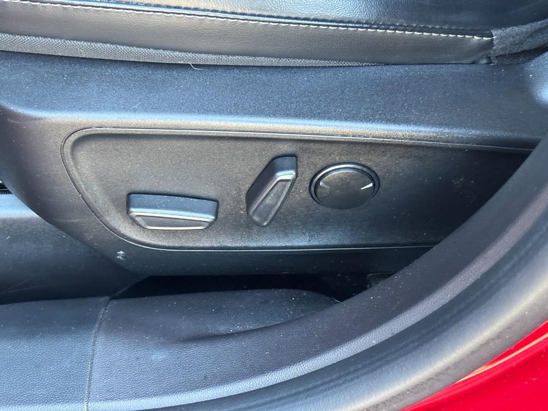 Ford Escape Vehicle Full-screen Gallery Image 25