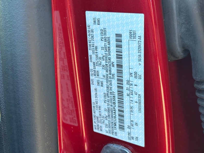 Ford Escape Vehicle Full-screen Gallery Image 26