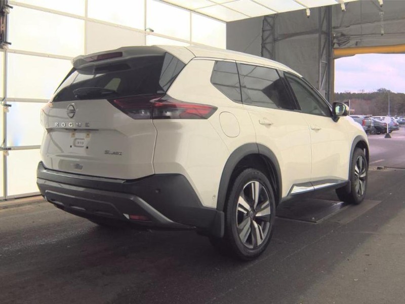 Nissan Rogue Vehicle Full-screen Gallery Image 02