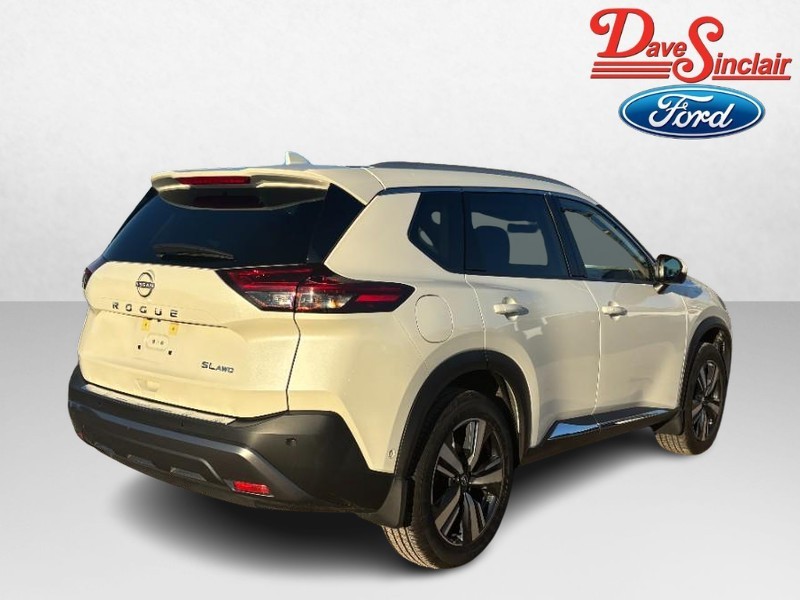 Nissan Rogue Vehicle Full-screen Gallery Image 07