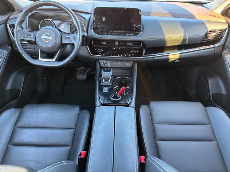 Nissan Rogue Vehicle Full-screen Gallery Image 14