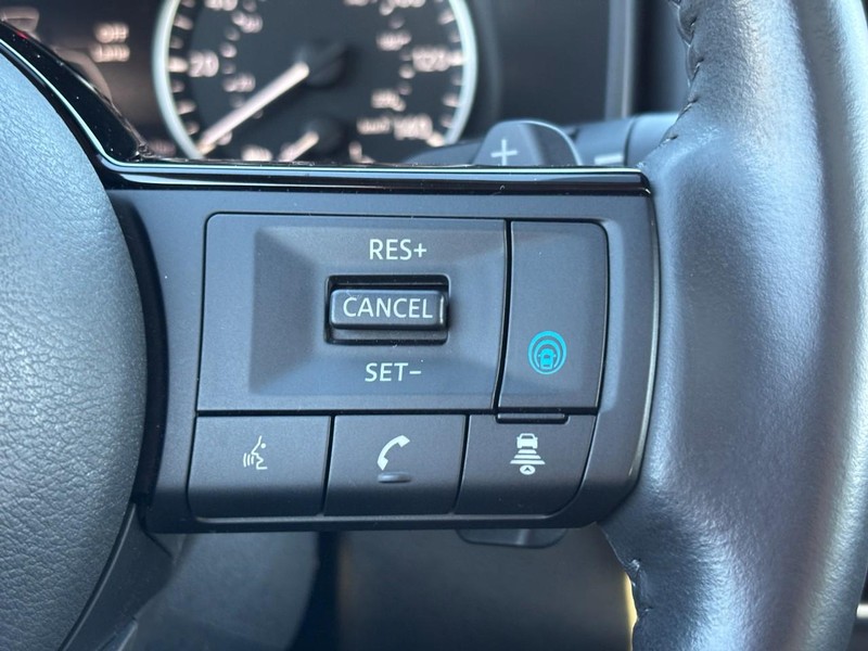 Nissan Rogue Vehicle Full-screen Gallery Image 21