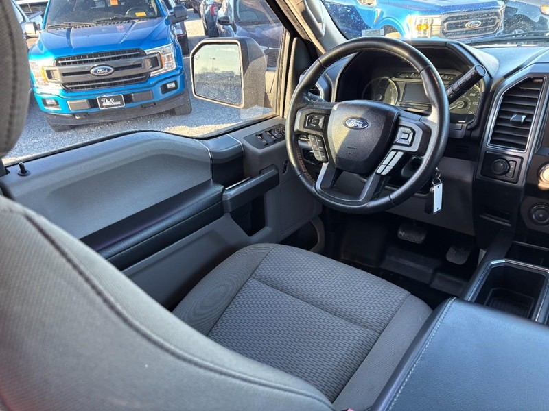 Ford F-150 Vehicle Full-screen Gallery Image 13